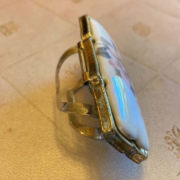 𝅺💖vintage Lipview lip mirror, with floral cover holder with vanity mirror - Picture 2 of 8